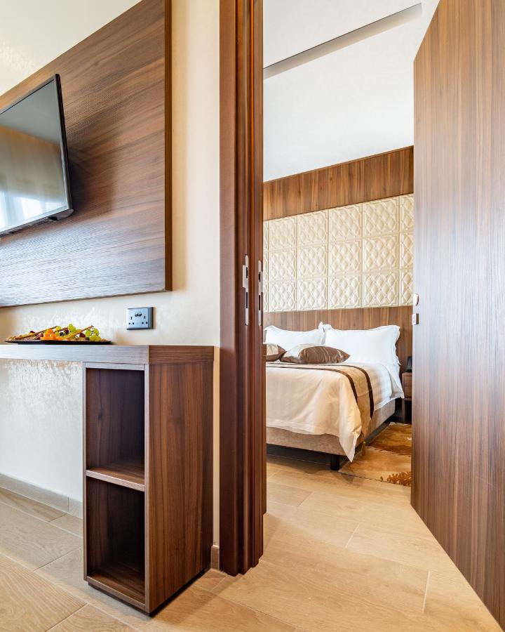 Leonardo Boutique Hotel Larnaca Buitenkant foto