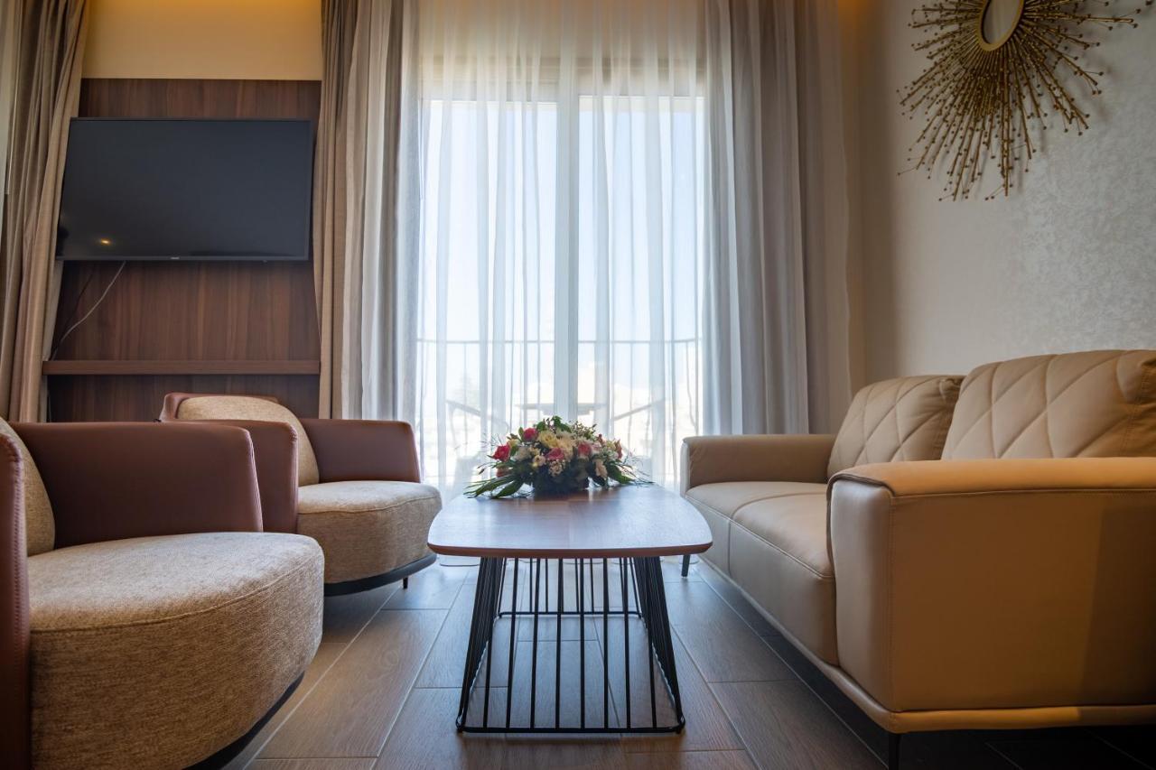 Leonardo Boutique Hotel Larnaca Buitenkant foto