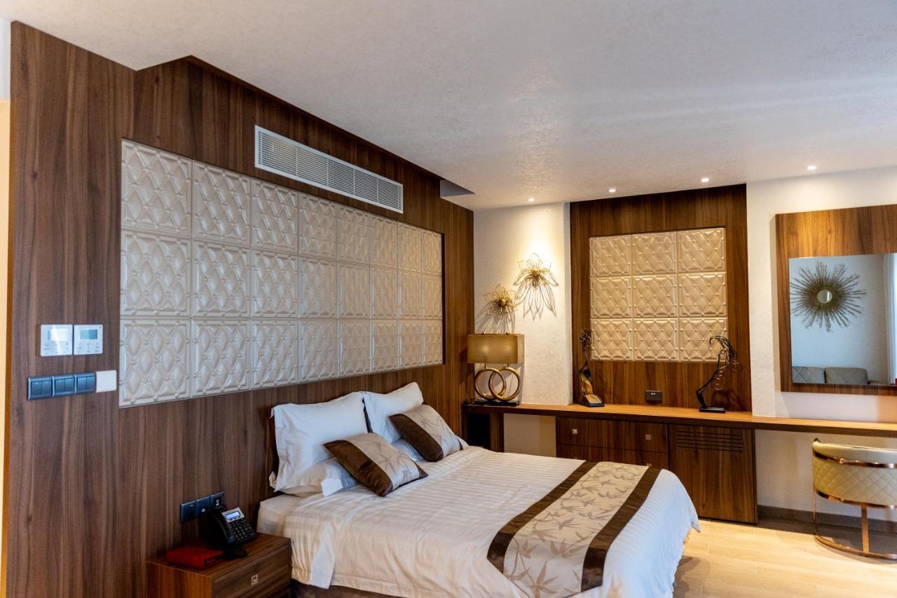 Leonardo Boutique Hotel Larnaca Buitenkant foto