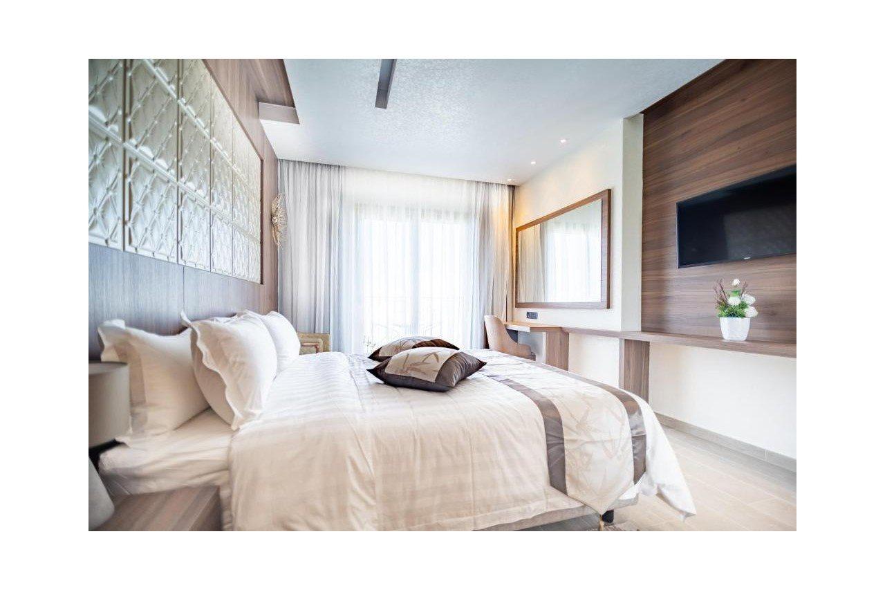 Leonardo Boutique Hotel Larnaca Buitenkant foto
